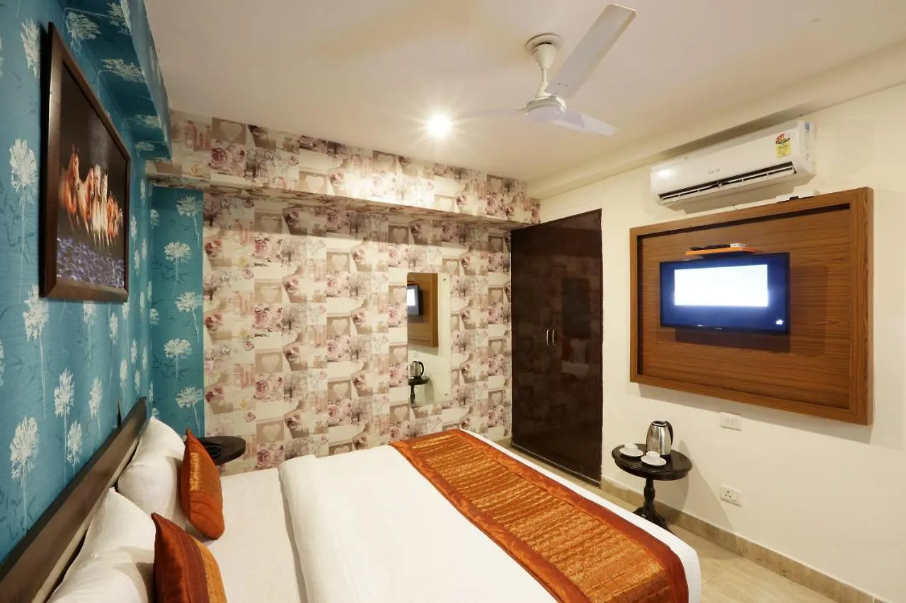 Hotel Ark Wood At Airport Nuova Delhi