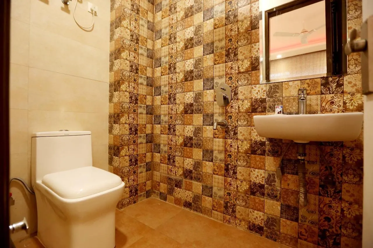 Hotel Ark Wood At Airport Nuova Delhi
