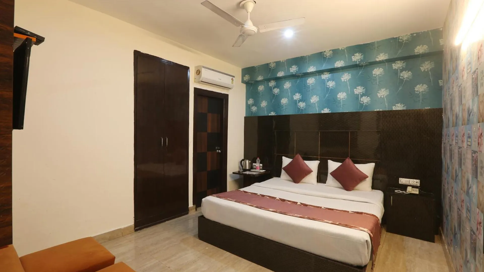 Hotel Ark Wood At Airport Nuova Delhi