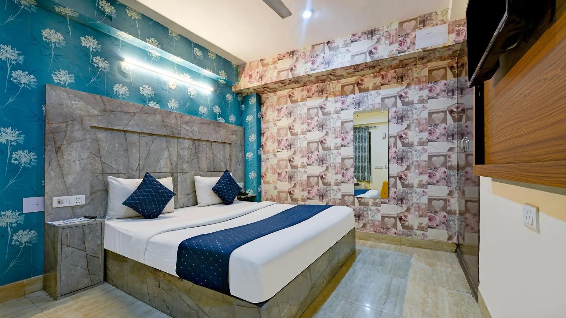 Hotel Ark Wood At Airport Nuova Delhi India