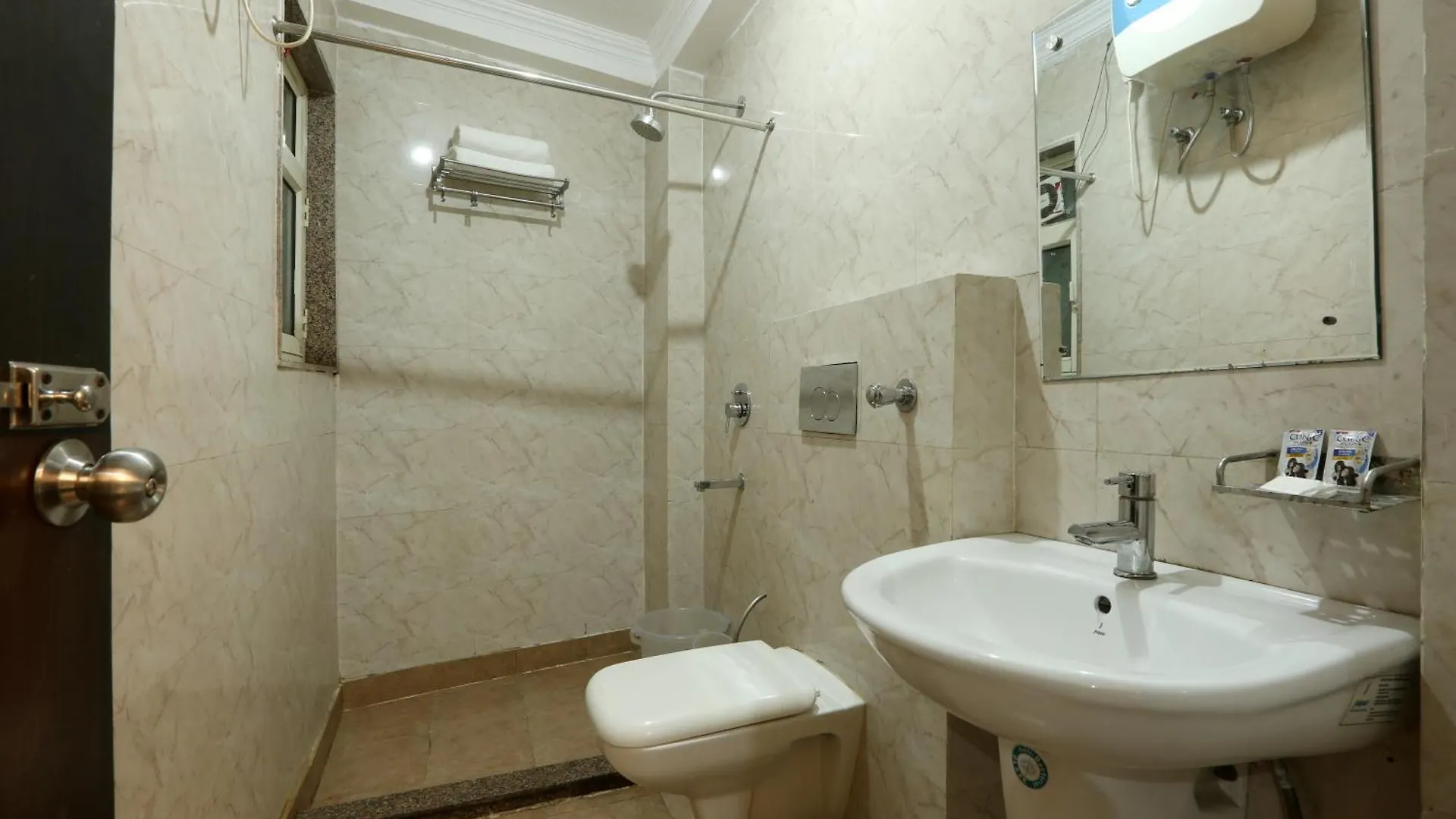 Hotel Ark Wood At Airport Nuova Delhi 3*,  India