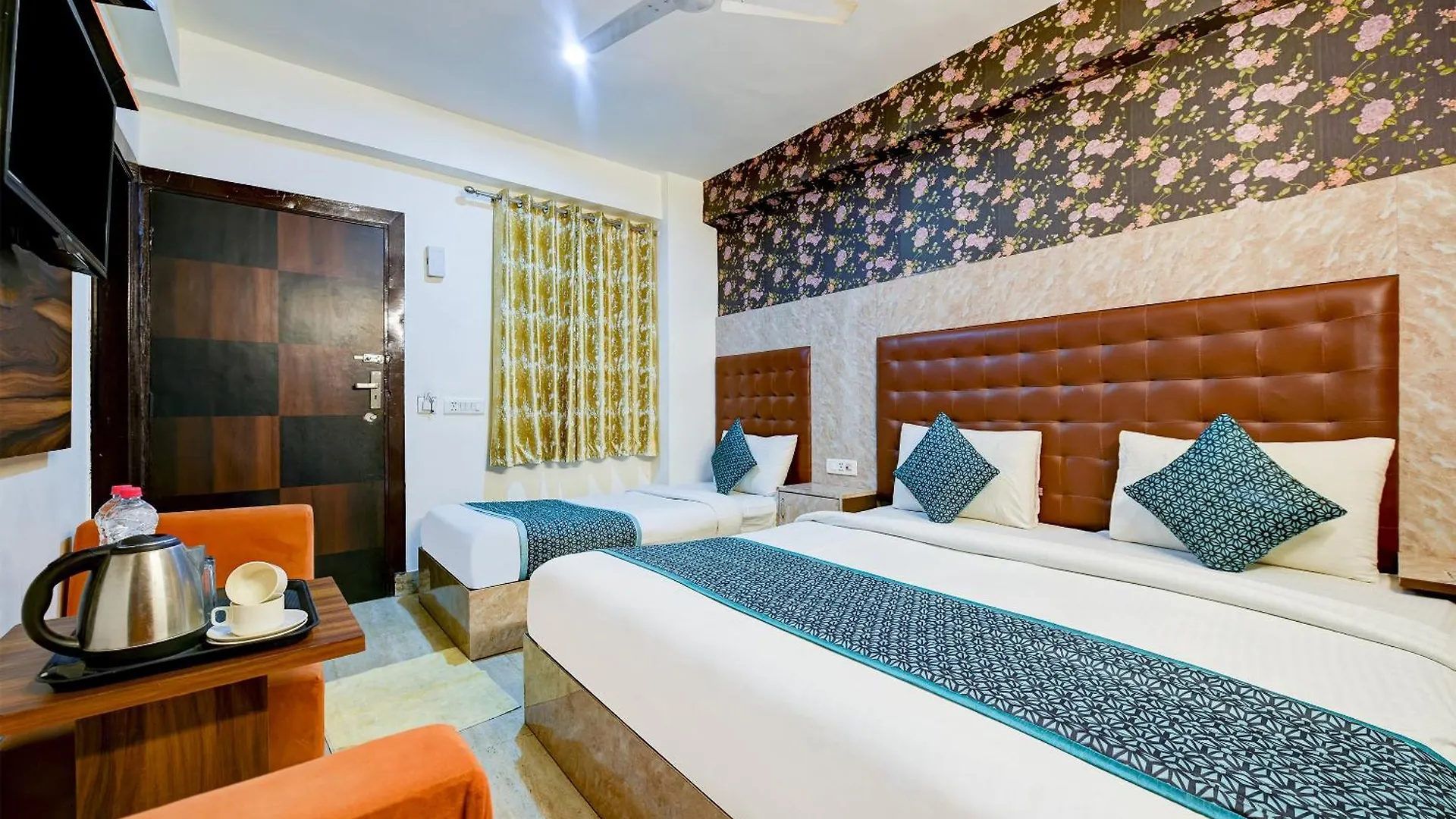 Hotel Ark Wood At Airport Nuova Delhi