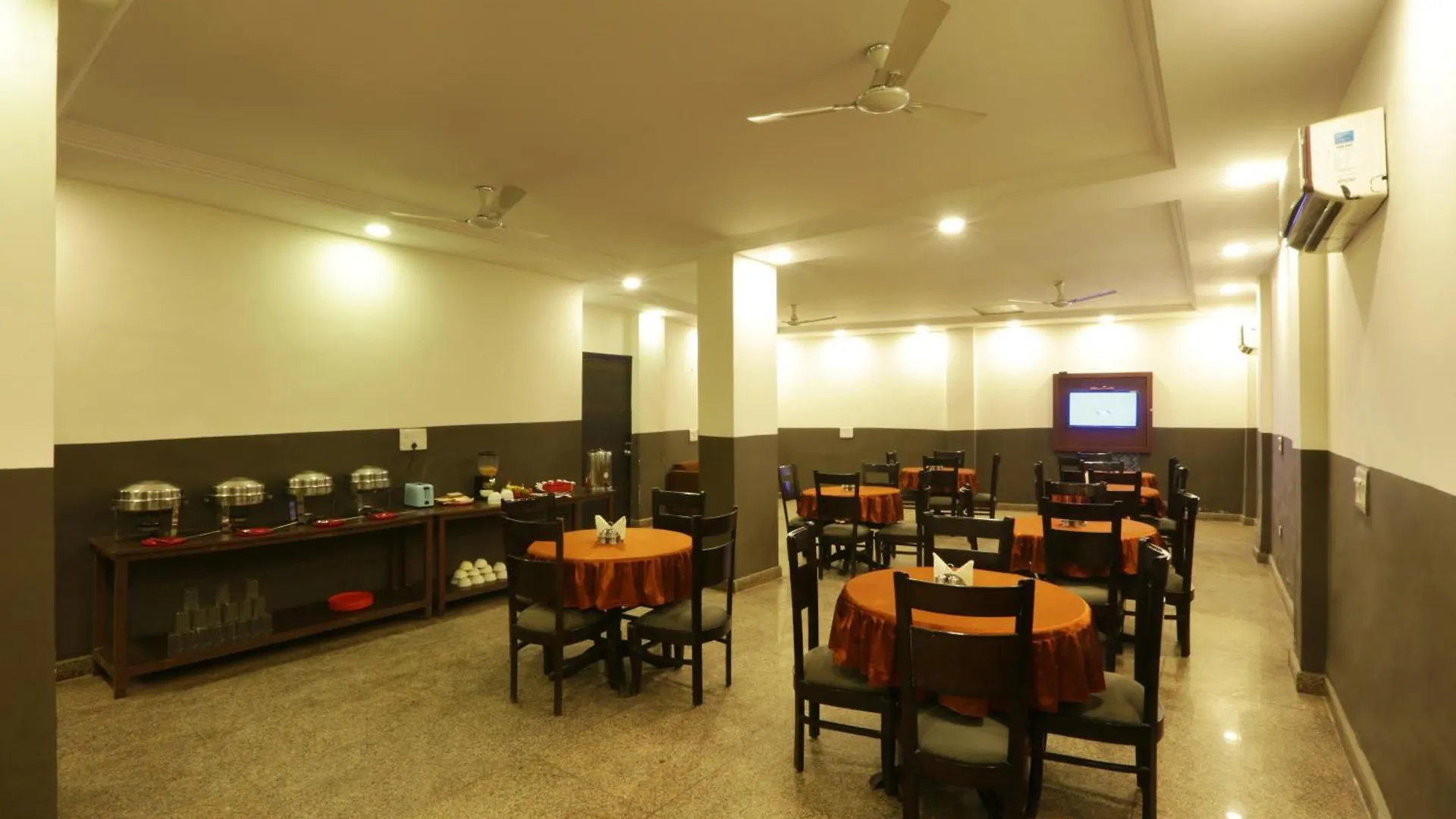 ***  Hotel Ark Wood At Airport Nuova Delhi India