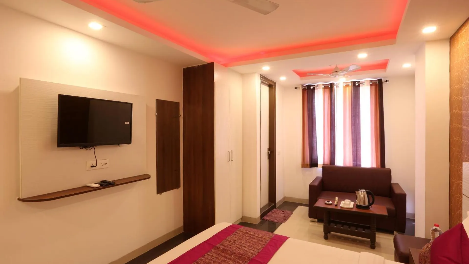 Hotel Ark Wood At Airport Nuova Delhi