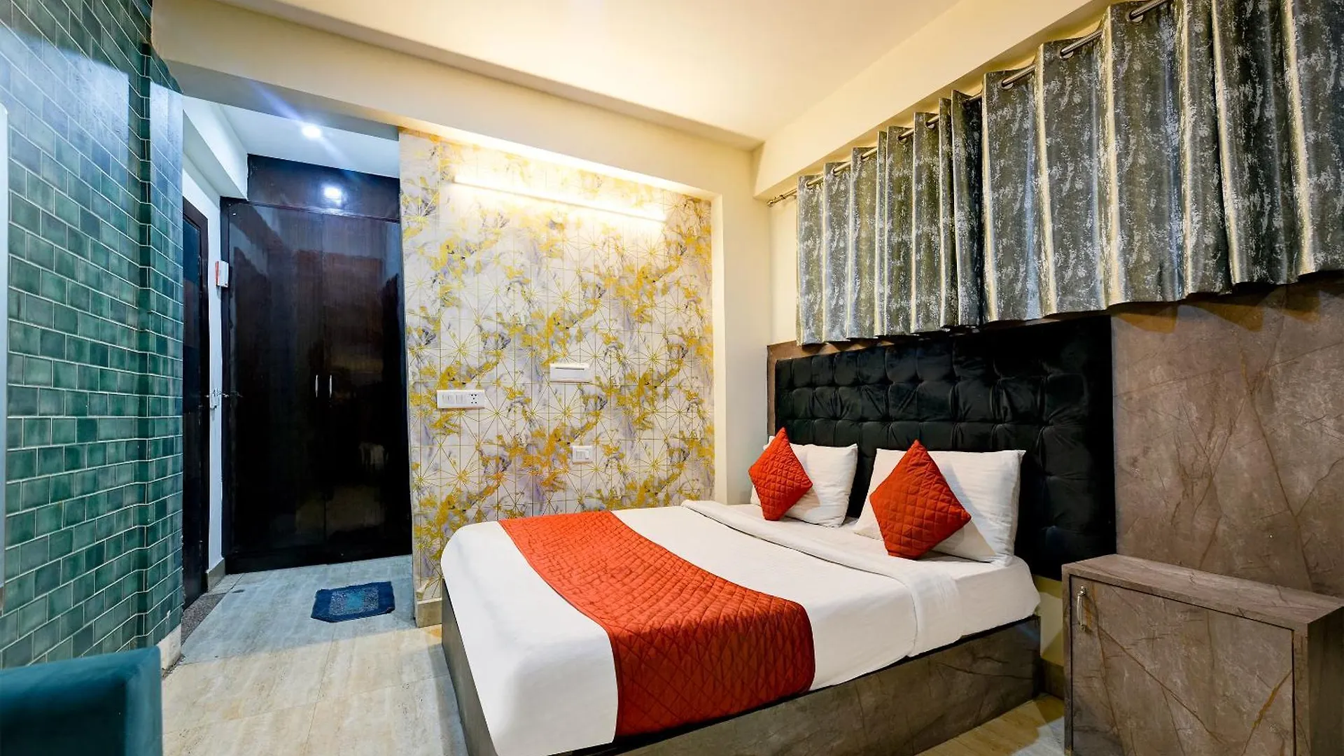 Hotel Ark Wood At Airport Nuova Delhi
