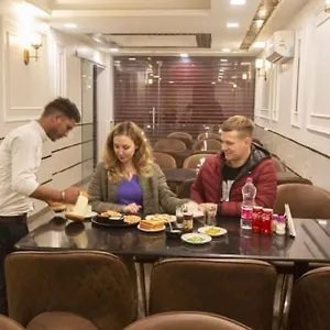 3* Отель Devrana Delhi Airport
